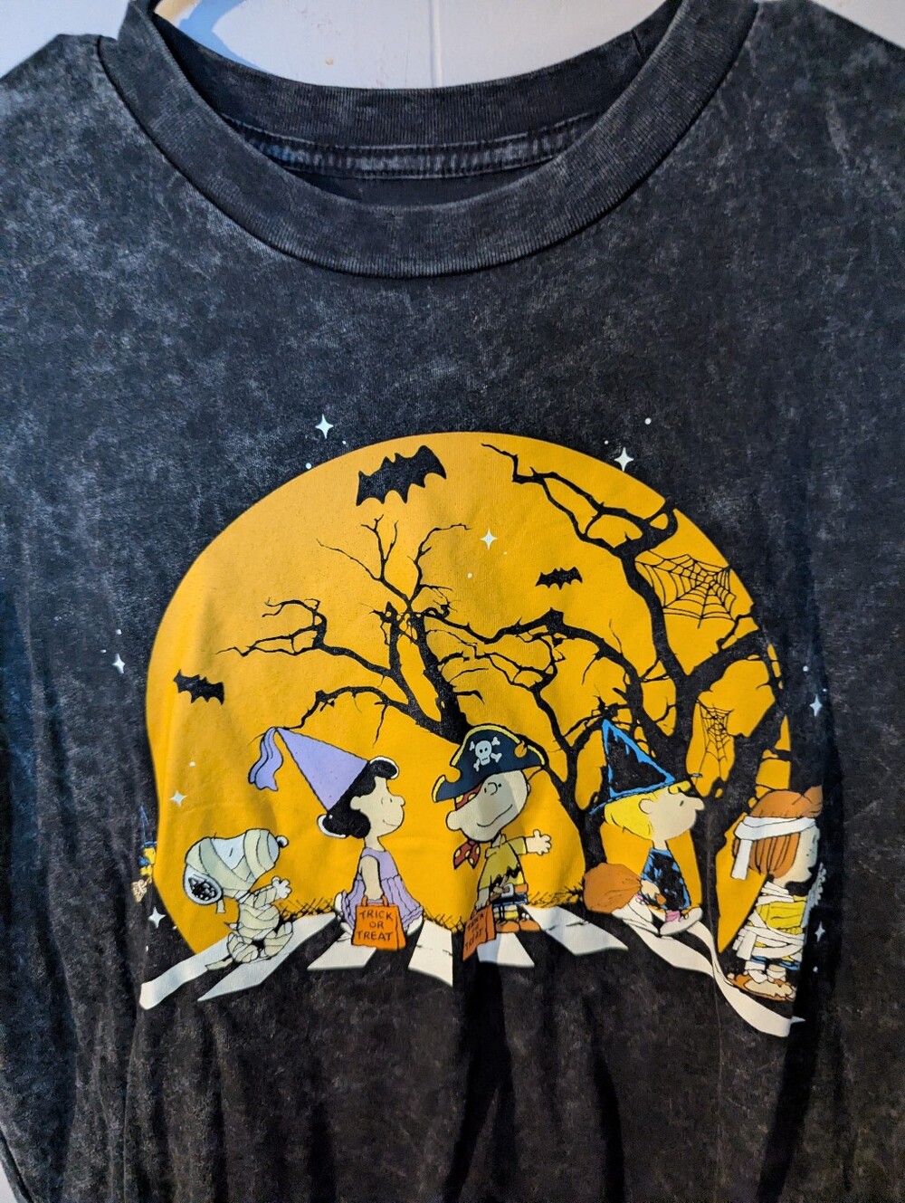 Peanuts Acid-wash Black Short-Sleeve Halloween Graphic Tee Size M Yellow Moon - Picture 6 of 6
